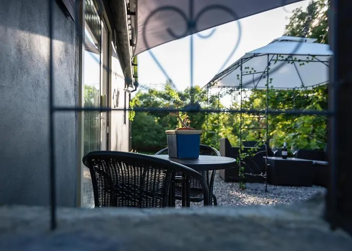 The Rose Apartment *